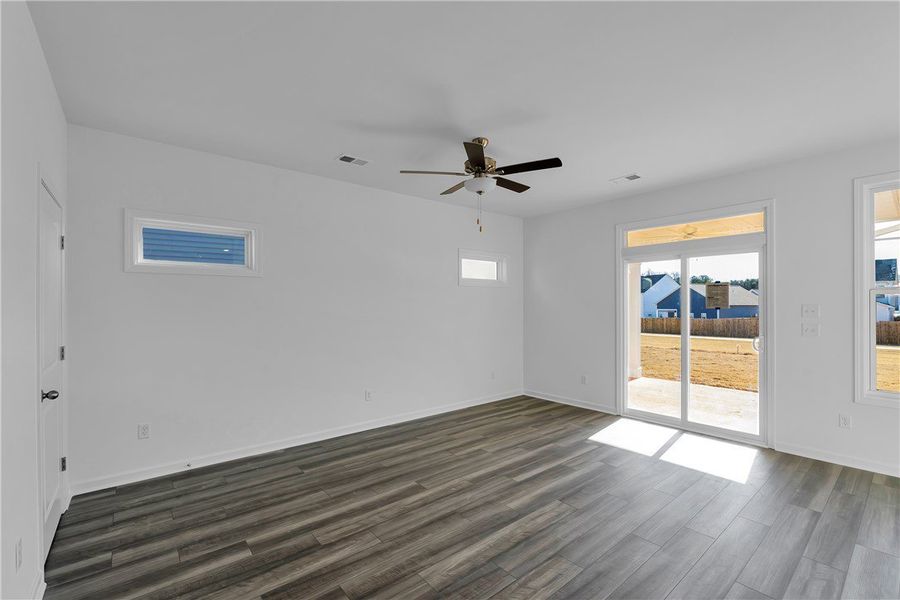 Spacious, unfurnished interior of a new home in Brownstone Park, Easley (Image 12).