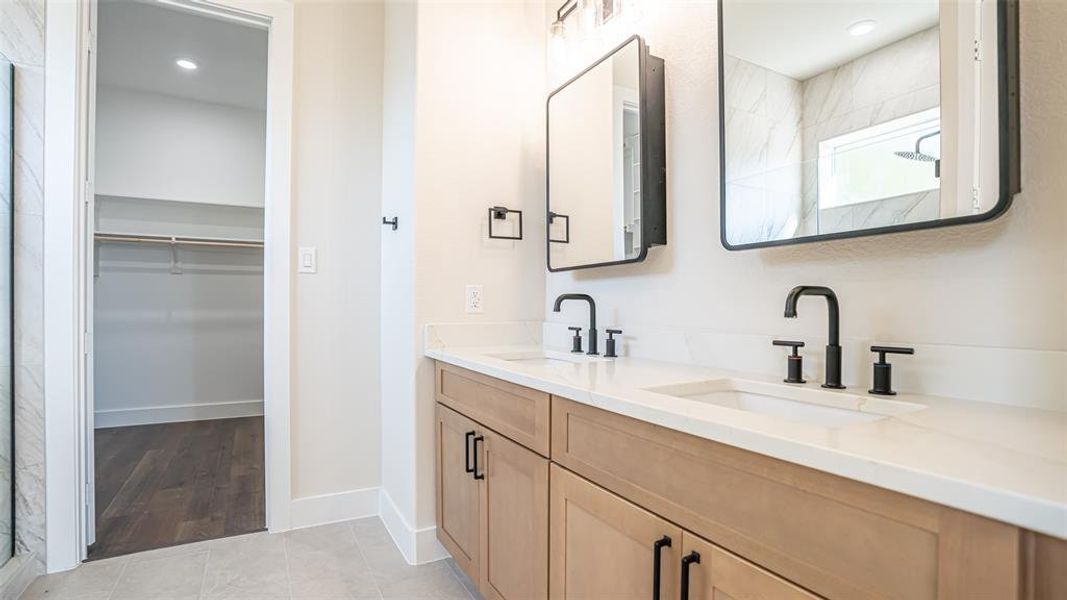 Furnished interior view inside a new home in , Granbury (Image 9).