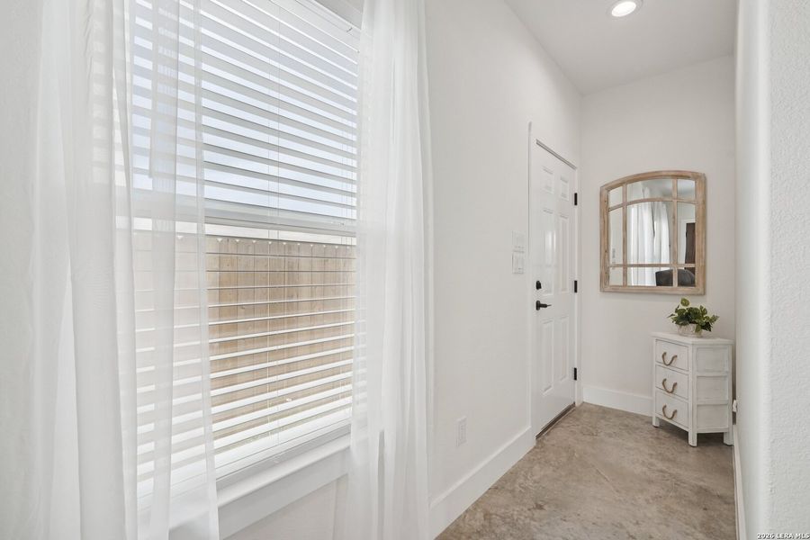 Spacious, unfurnished interior of a new home in , La Vernia (Image 20).