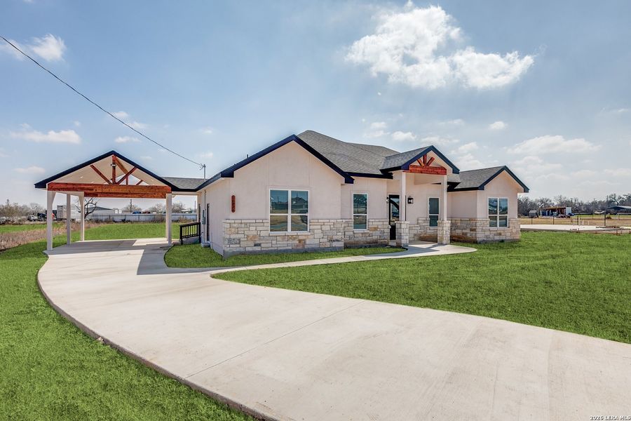 Community amenities in , Atascosa (Image 25).