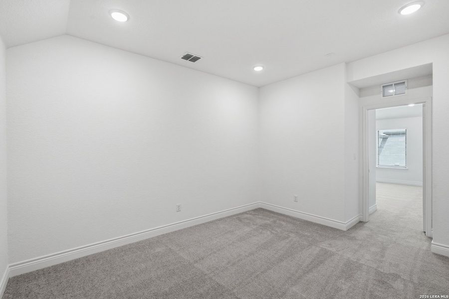 Spacious, unfurnished interior of a new home in Bison Ridge, San Antonio (Image 43). Spacious, unfurnished interior of a new home in Bison Ridge, San Antonio (Image 43).