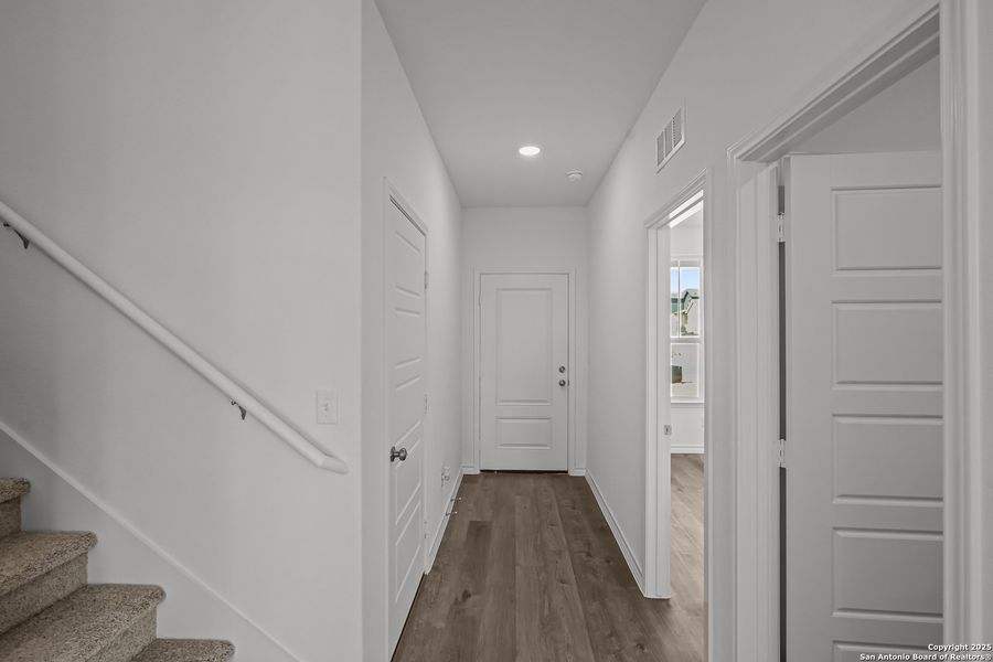 Spacious, unfurnished interior of a new home in Davis Ranch, San Antonio (Image 27).
