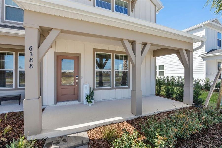 Exterior details and patio area of a home in , Winter Garden (Image 3).