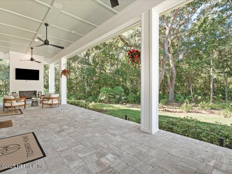 Exterior details and patio area of a home in , Jacksonville (Image 30).
