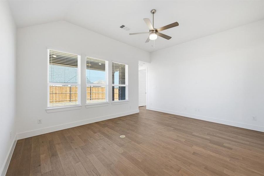 Spacious, unfurnished interior of a new home in Sandbrock Ranch, Aubrey (Image 13). Spacious, unfurnished interior of a new home in Sandbrock Ranch, Aubrey (Image 13).