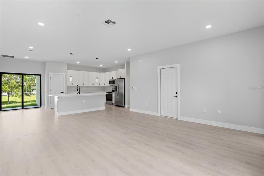 Spacious, unfurnished interior of a new home in , Lehigh Acres (Image 24).