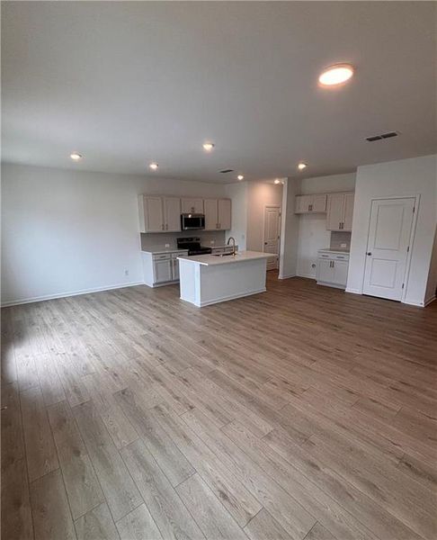 Spacious, unfurnished interior of a new home in Leydenview, Mableton (Image 16).
