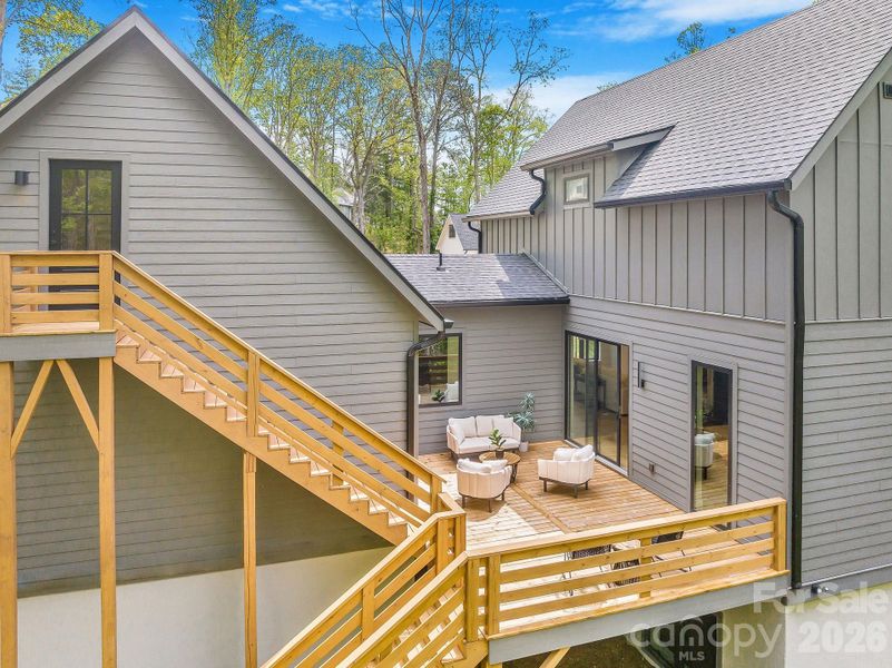 Convenient Backyard and Office/Flex Space Access Convenient Backyard and Office/Flex Space Access