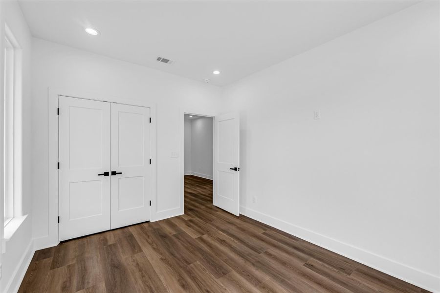 Spacious, unfurnished interior of a new home in , Brookeland (Image 15).