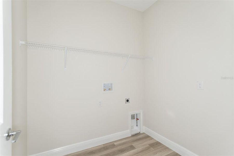 Spacious, unfurnished interior of a new home in Pasadena Woods, Dade City (Image 21).