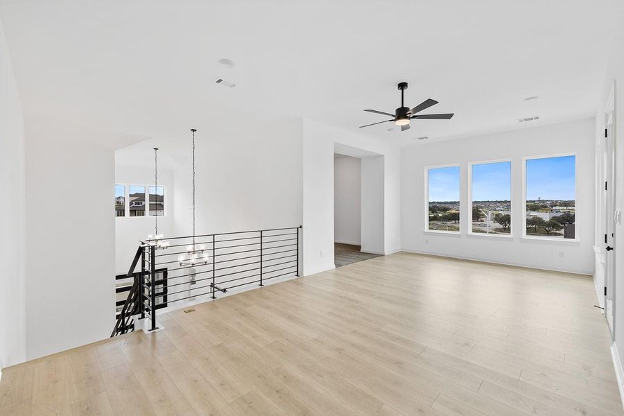 Spacious, unfurnished interior of a new home in Lariat - 80', Liberty Hill (Image 27).