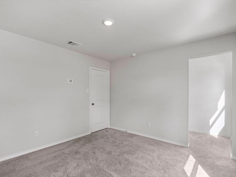 Spacious, unfurnished interior of a new home in Stoney Ridge, Hudson (Image 14).