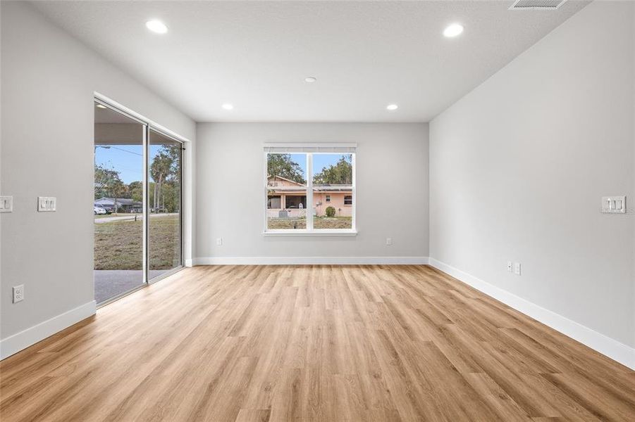 Spacious, unfurnished interior of a new home in , Debary (Image 21).