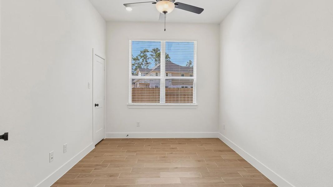 Spacious, unfurnished interior of a new home in Evergreen 40s, Conroe (Image 26).