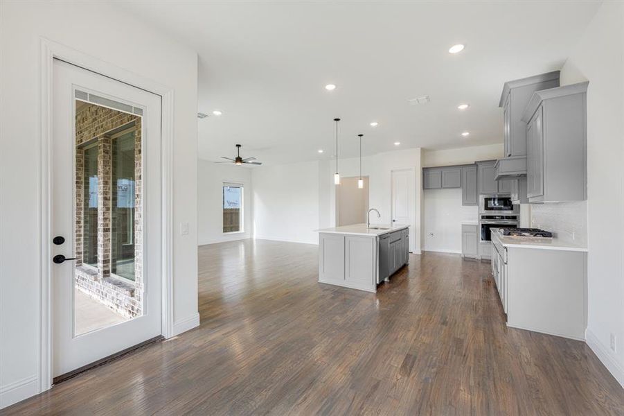 Spacious, unfurnished interior of a new home in Wildflower Ranch 60-65, Fort Worth (Image 23). Spacious, unfurnished interior of a new home in Wildflower Ranch 60-65, Fort Worth (Image 23).