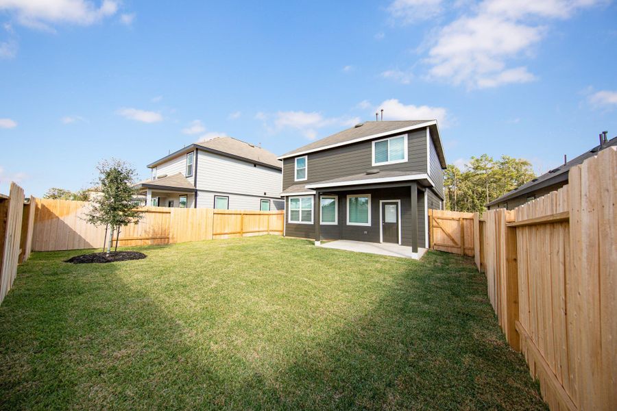 Exterior details and patio area of a home in Mackenzie Creek, Conroe (Image 3). Exterior details and patio area of a home in Mackenzie Creek, Conroe (Image 3).