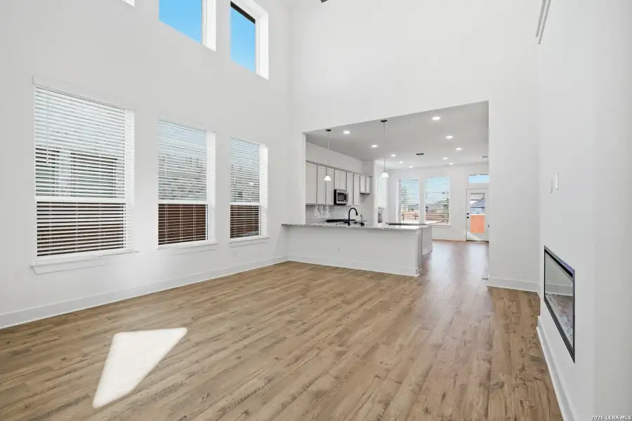 Spacious, unfurnished interior of a new home in Stillwater Ranch, San Antonio (Image 14).