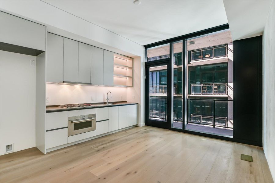 Spacious, unfurnished interior of a new home in , Austin (Image 8).
