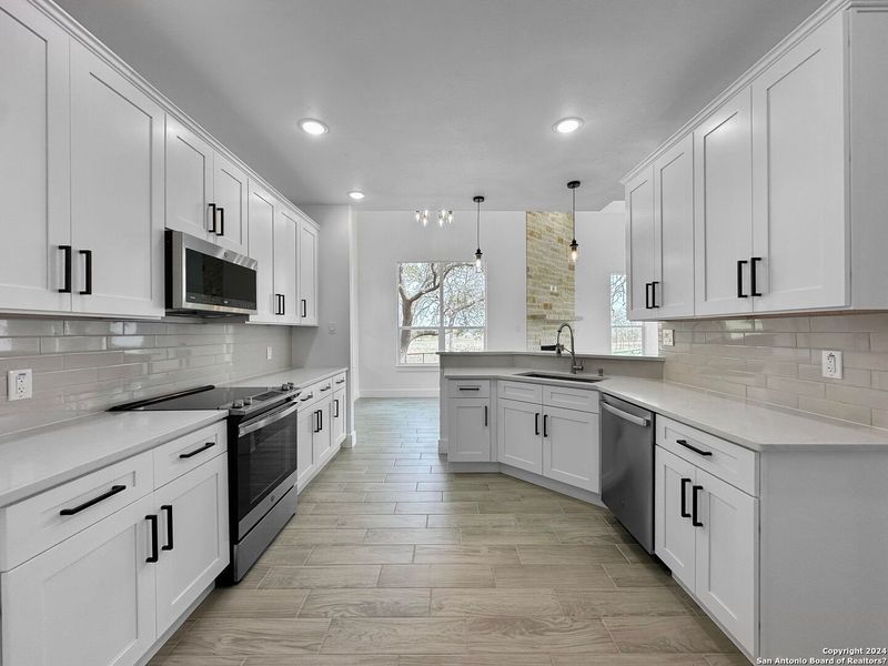 Furnished interior view inside a new home in , Blanco (Image 7).