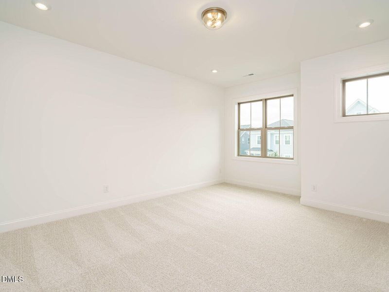 033-1280x960-bedroom