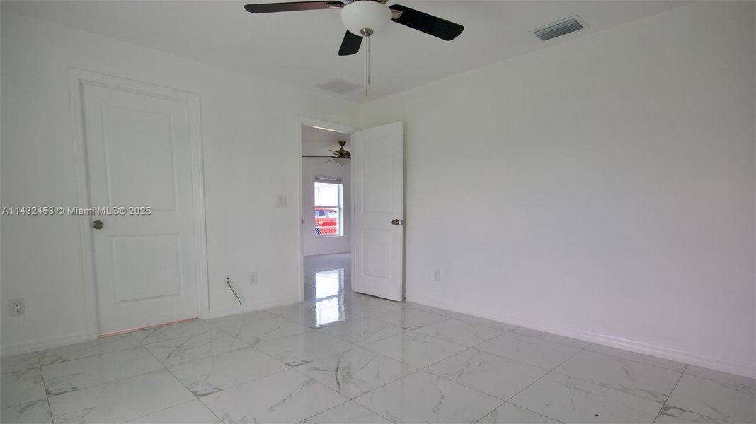 Spacious, unfurnished interior of a new home in , Fort Myers (Image 18).