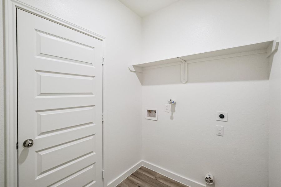 Spacious, unfurnished interior of a new home in , Houston (Image 32).