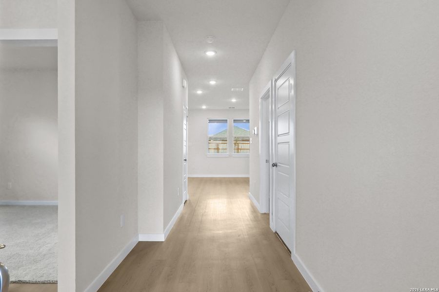 Spacious, unfurnished interior of a new home in Cinco Lakes, San Antonio (Image 23).
