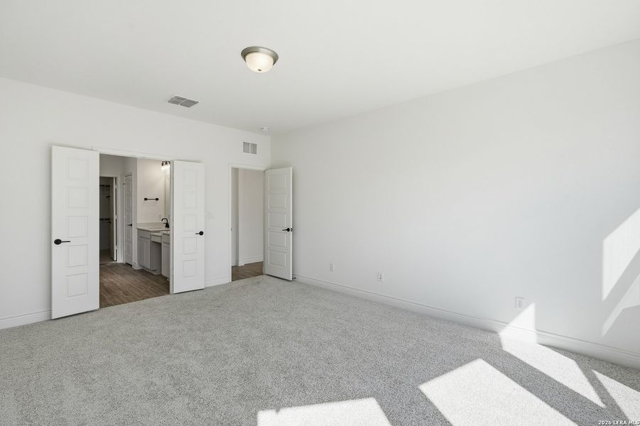 Spacious, unfurnished interior of a new home in Bison Ridge, San Antonio (Image 40). Spacious, unfurnished interior of a new home in Bison Ridge, San Antonio (Image 40).