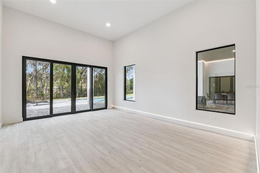 Spacious, unfurnished interior of a new home in , Winter Springs (Image 22).