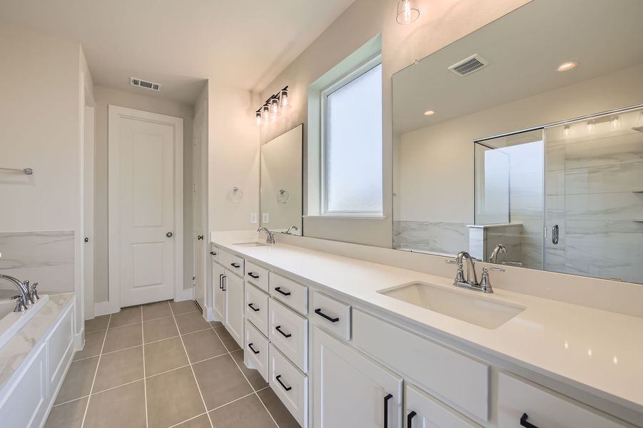 Plan 1535 Representative Photo - Main Bathroom Plan 1535 Representative Photo - Main Bathroom