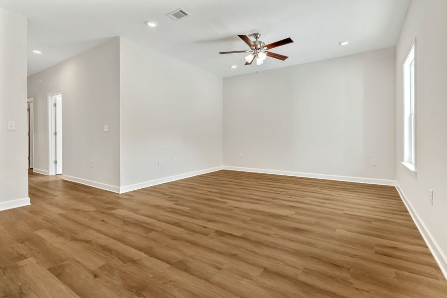 Spacious, unfurnished interior of a new home in , Crestview (Image 18).