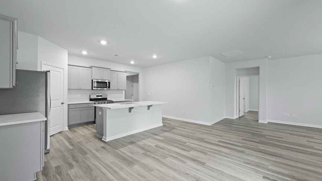 Spacious, unfurnished interior of a new home in Carolina Groves, Moncks Corner (Image 14).