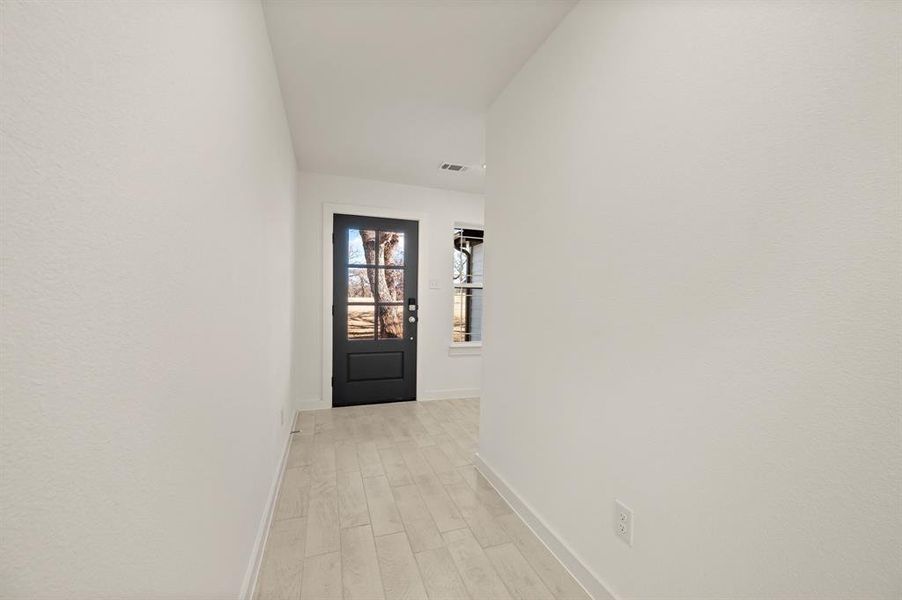 Spacious, unfurnished interior of a new home in Runaway Bay, Runaway Bay (Image 24).