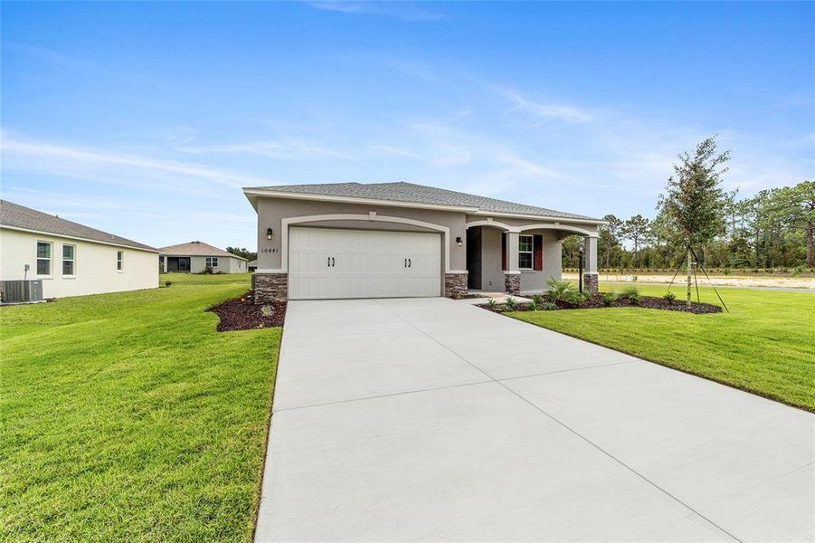 Exterior details and patio area of a home in , Ocala (Image 17).