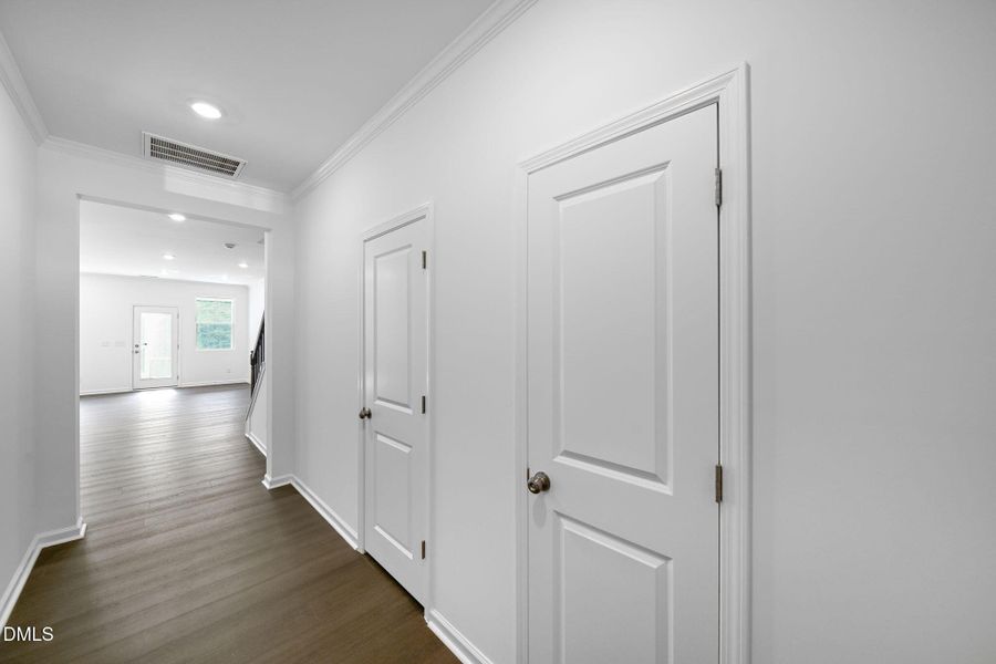 SUN_Everlee_Pic_CarsonII_QMI_260_Closet_