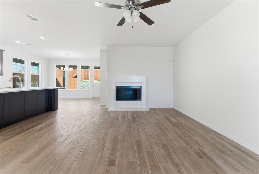 Spacious, unfurnished interior of a new home in Waterford Park, Weatherford (Image 15).