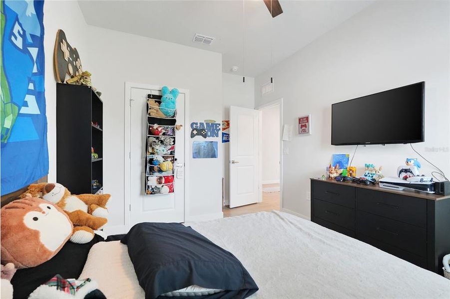 Furnished interior view inside a new home in , Clermont (Image 28).