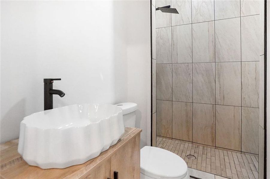 Furnished interior view inside a new home in , Atlanta (Image 34).