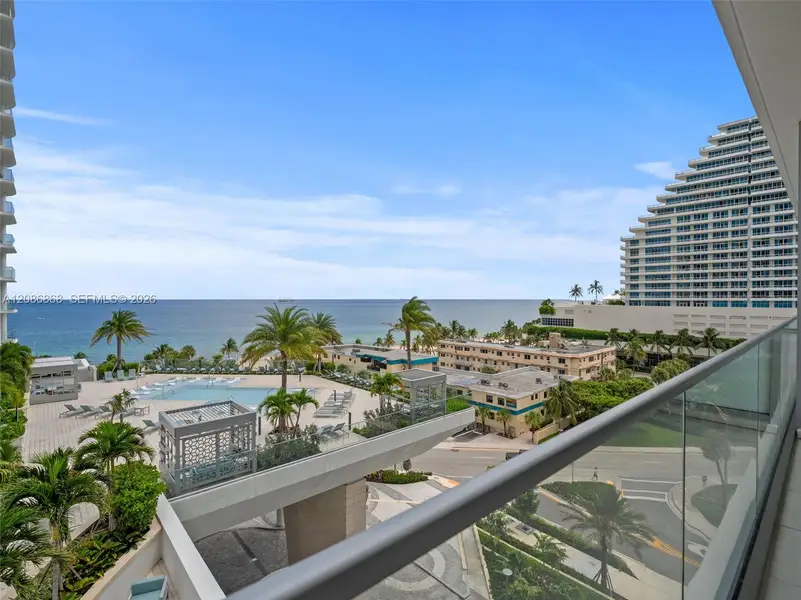 Condo located in Fort Lauderdale, FL showcasing its design and architecture (Image 26).