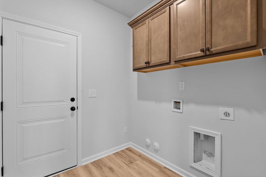 Spacious, unfurnished interior of a new home in Fieldstone, Lexington (Image 40).