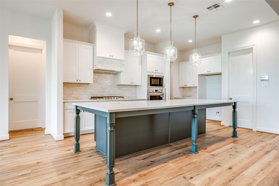 Furnished interior view inside a new home in Arborwood, Waller (Image 12).