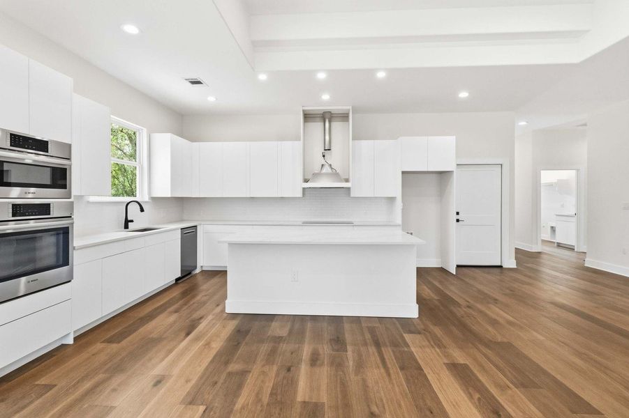 Culinary dreams come alive in this pristine kitchen, boasting an island and integrated appliances. Culinary dreams come alive in this pristine kitchen, boasting an island and integrated appliances.