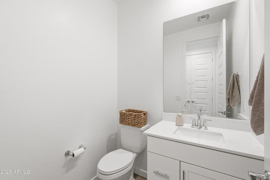 4d downstairs half bathroom