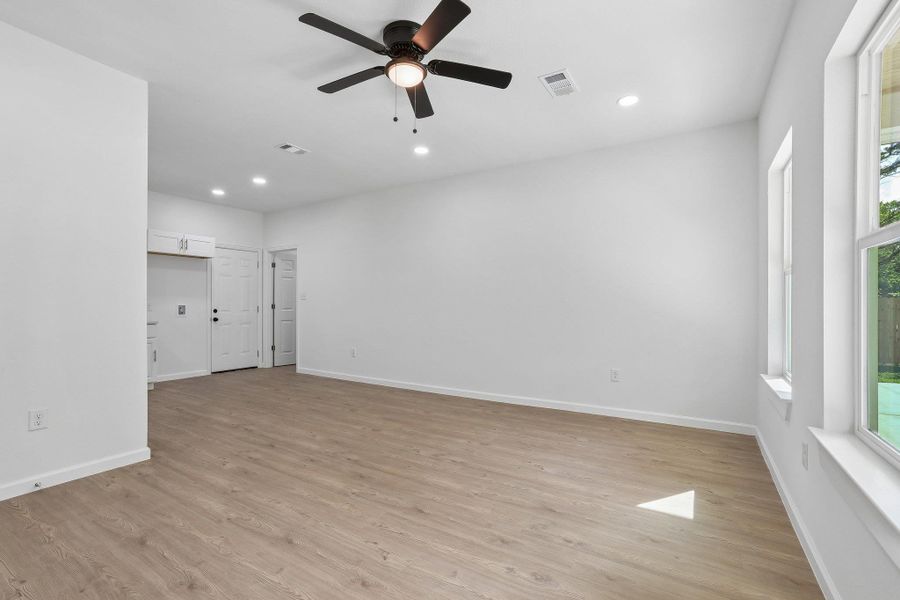 Spacious, unfurnished interior of a new home in , Bastrop (Image 33).