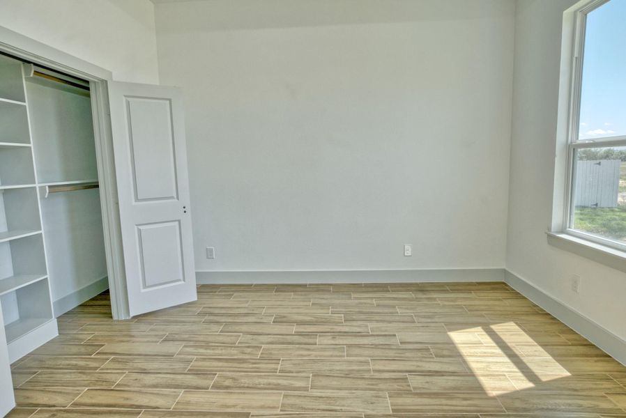 Spacious, unfurnished interior of a new home in , Angleton (Image 21).