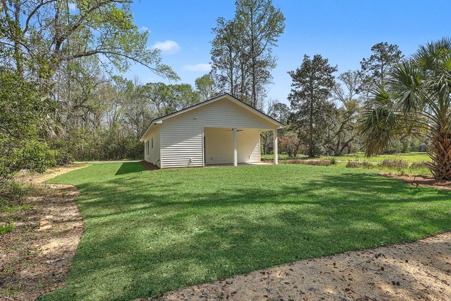 Exterior details and patio area of a home in , Walterboro (Image 18).