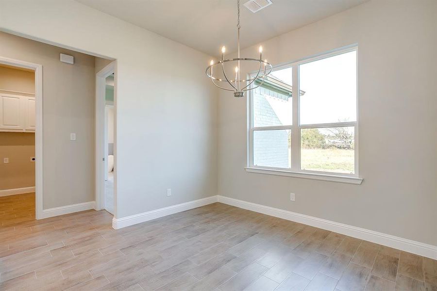 Spacious, unfurnished interior of a new home in , Weatherford (Image 15).