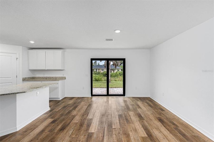 Spacious, unfurnished interior of a new home in , Port Charlotte (Image 12).