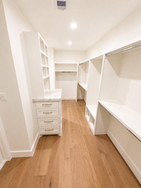 Spacious, unfurnished interior of a new home in , Houston (Image 23).