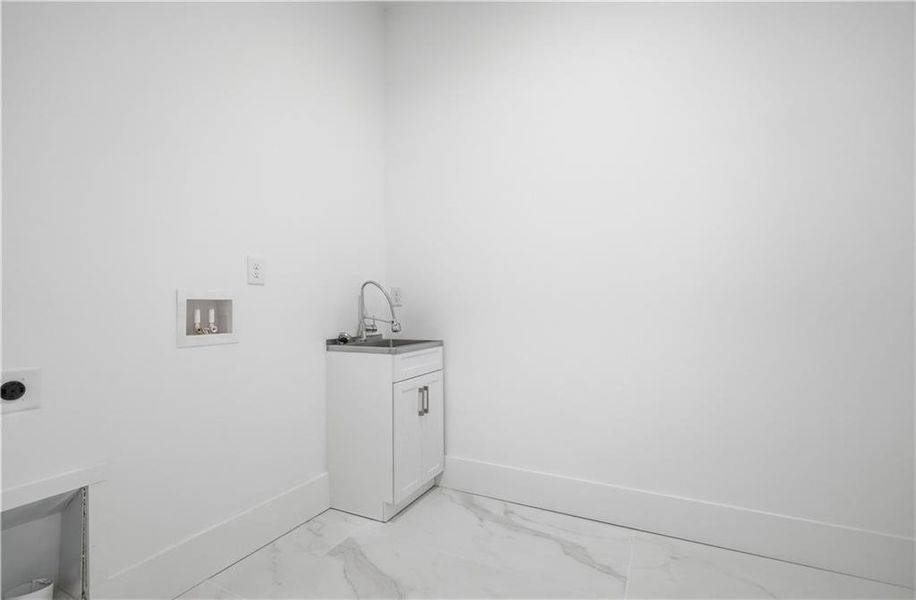 Spacious, unfurnished interior of a new home in , Jefferson (Image 58).